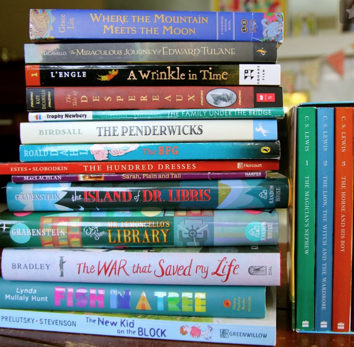 Favorite Family Reading List for the Summer [Printable List Included]